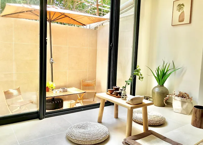 2-Bedroom Apart Ment With Garden